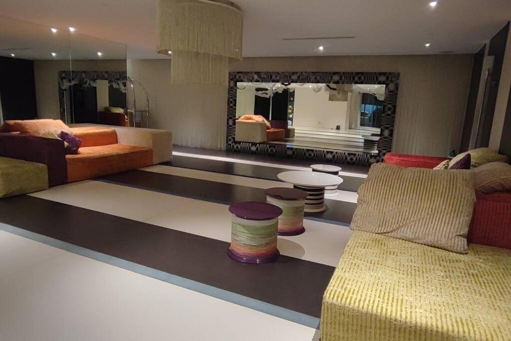 Aveline Suites Elite Rockwell View Acqua Private Residences Near Rockwell Makati Manila Exterior foto
