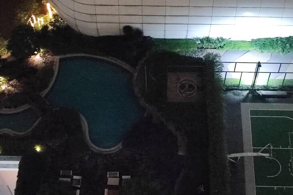 Aveline Suites Elite Rockwell View Acqua Private Residences Near Rockwell Makati Manila Exterior foto
